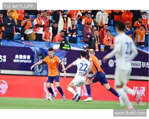 曼佐基头球破门助力大连英博迎来关键胜利展现强大实力