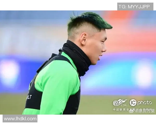 中超赛场上方昊的远射技艺引发热议展现年轻球员的无限潜力与未来希望
