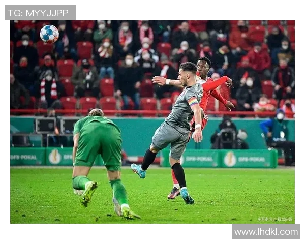 格拉德巴赫客战奥格斯堡，击败对手，迎来开门红