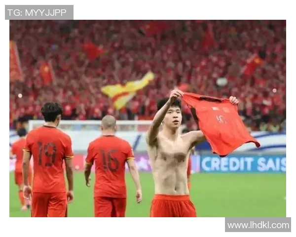 王钰栋头球破门助力浙江队逆转胜利展现强大团队精神